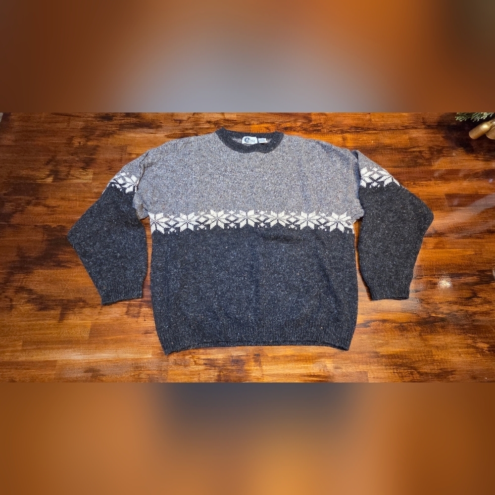 Vintage Men's Gray and Black Sweater with Snowflake Pattern Large